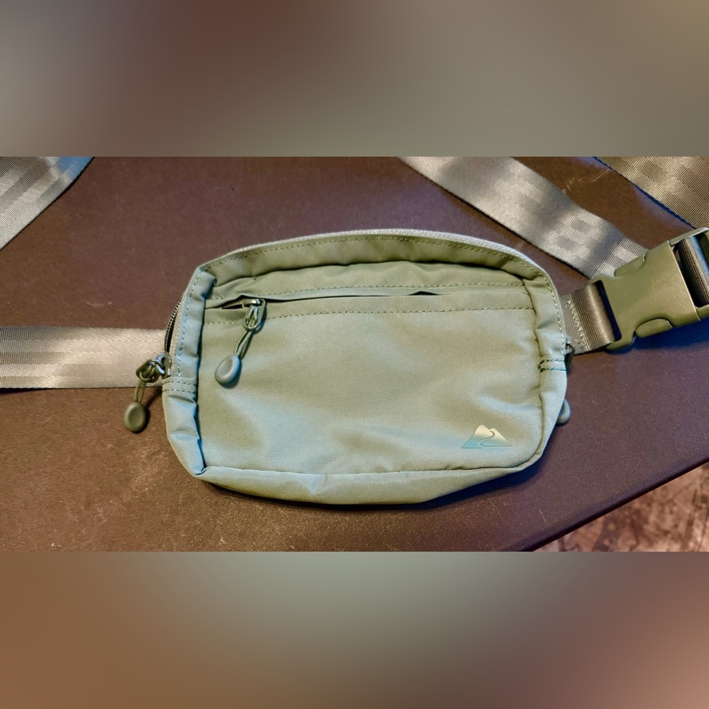 Ozark Trail waist travel bag new - Picture 1 of 4
